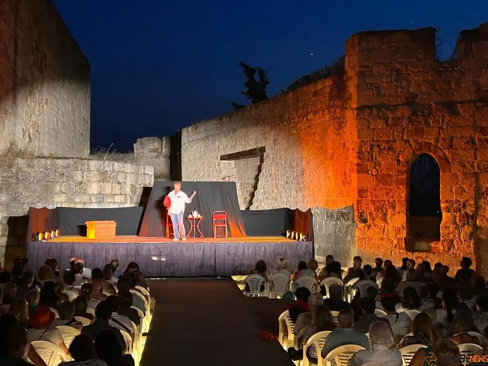 La Tijera Teatro arrasa con "Más allá del amor" en el Castillo de Zamora