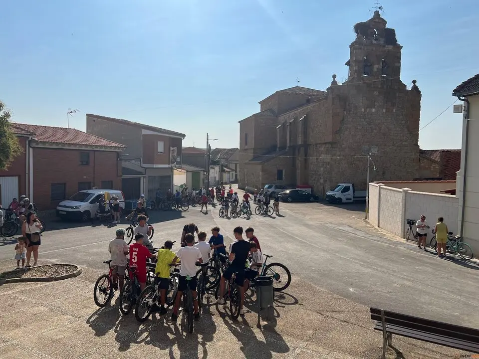 La marcha a Gallegos vuelve a marcar el verdadero inicio de las fiestas en Coreses