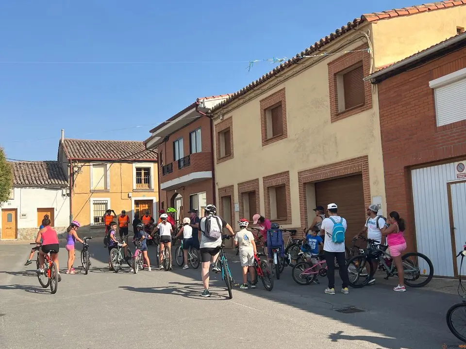 La marcha a Gallegos vuelve a marcar el verdadero inicio de las fiestas en Coreses