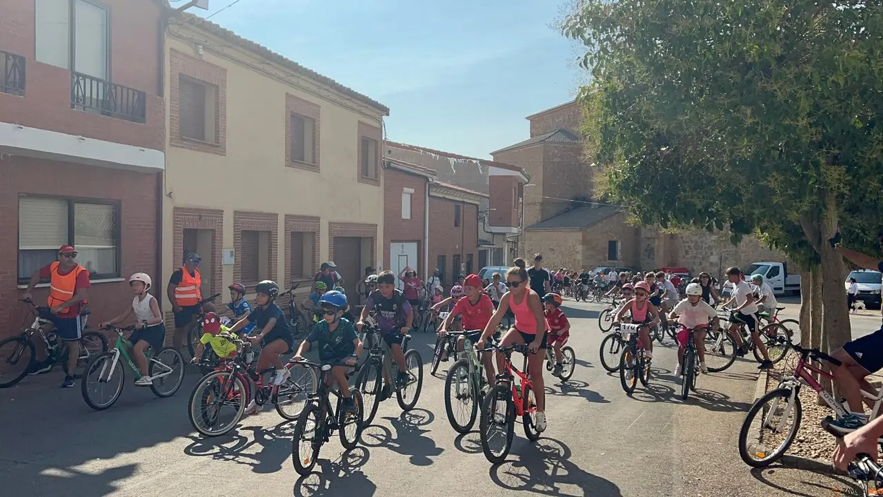 La marcha a Gallegos vuelve a marcar el verdadero inicio de las fiestas en Coreses