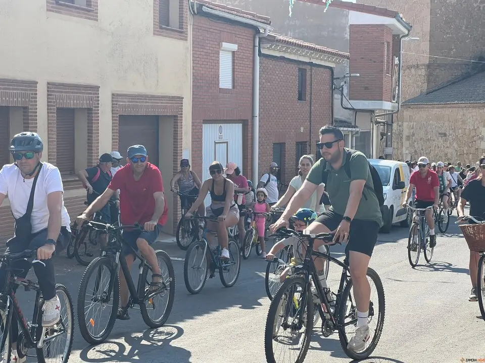 La marcha a Gallegos vuelve a marcar el verdadero inicio de las fiestas en Coreses