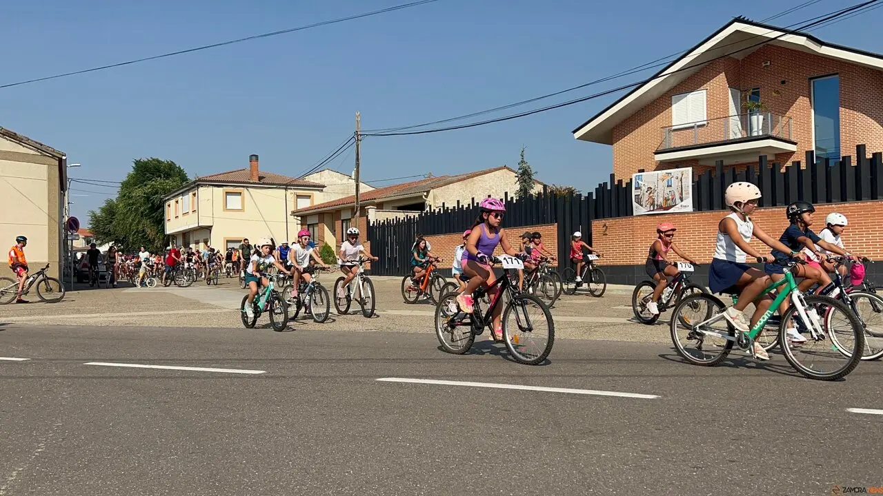 La marcha a Gallegos vuelve a marcar el verdadero inicio de las fiestas en Coreses