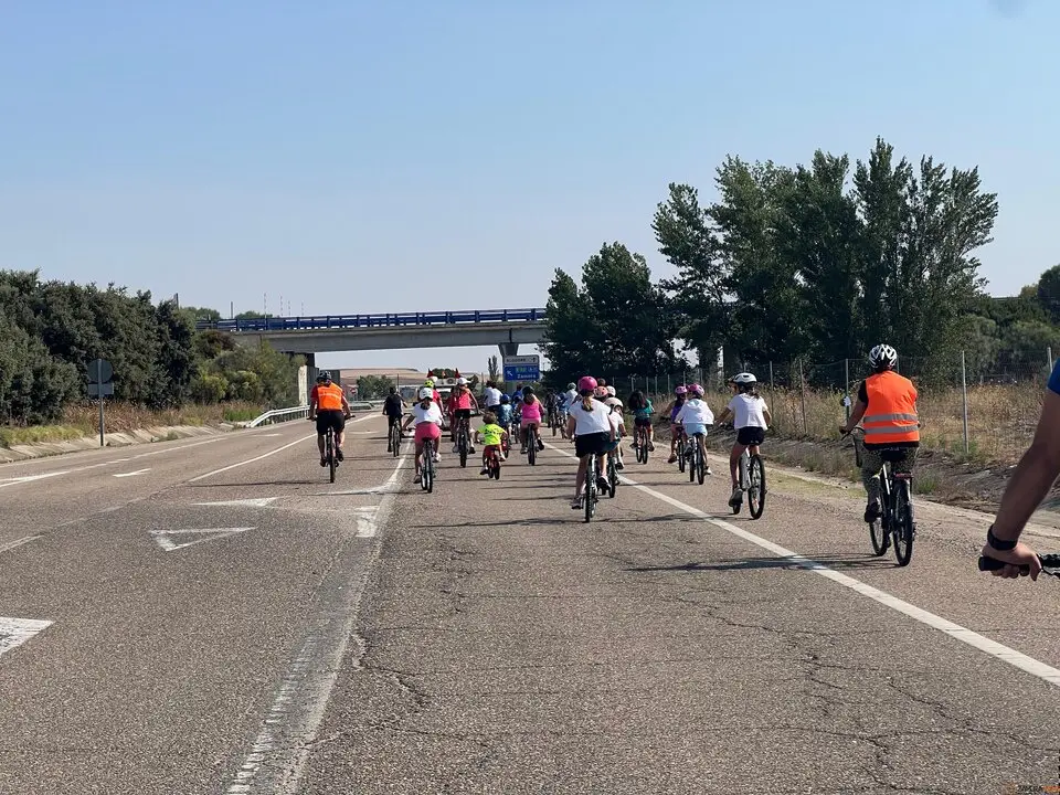 La marcha a Gallegos vuelve a marcar el verdadero inicio de las fiestas en Coreses