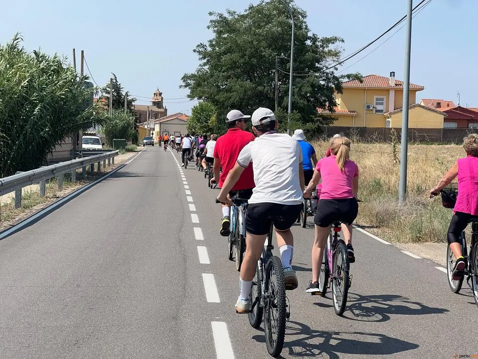 La marcha a Gallegos vuelve a marcar el verdadero inicio de las fiestas en Coreses