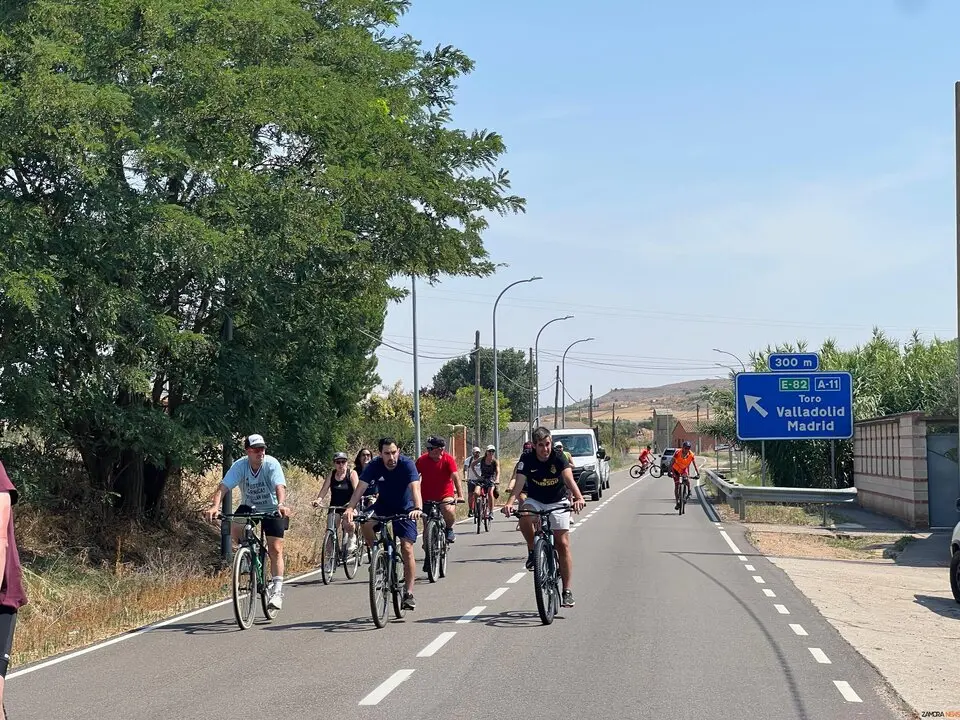 La marcha a Gallegos vuelve a marcar el verdadero inicio de las fiestas en Coreses