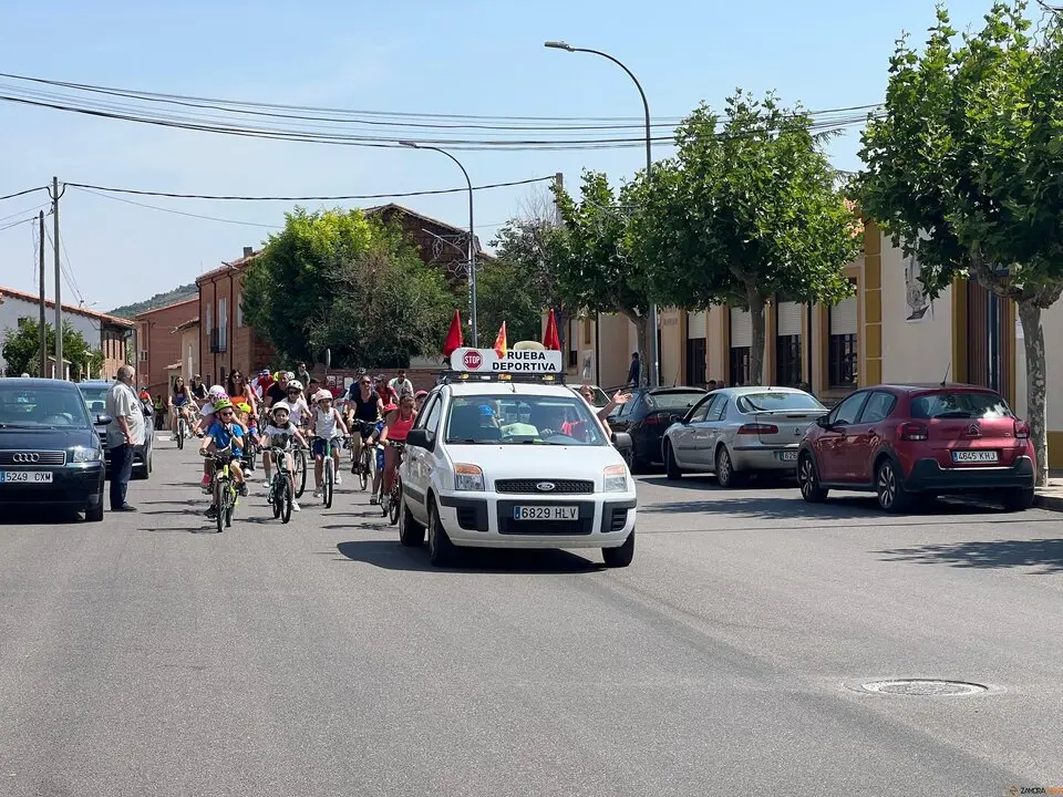 La marcha a Gallegos vuelve a marcar el verdadero inicio de las fiestas en Coreses
