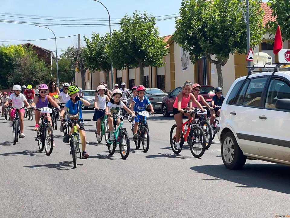 La marcha a Gallegos vuelve a marcar el verdadero inicio de las fiestas en Coreses