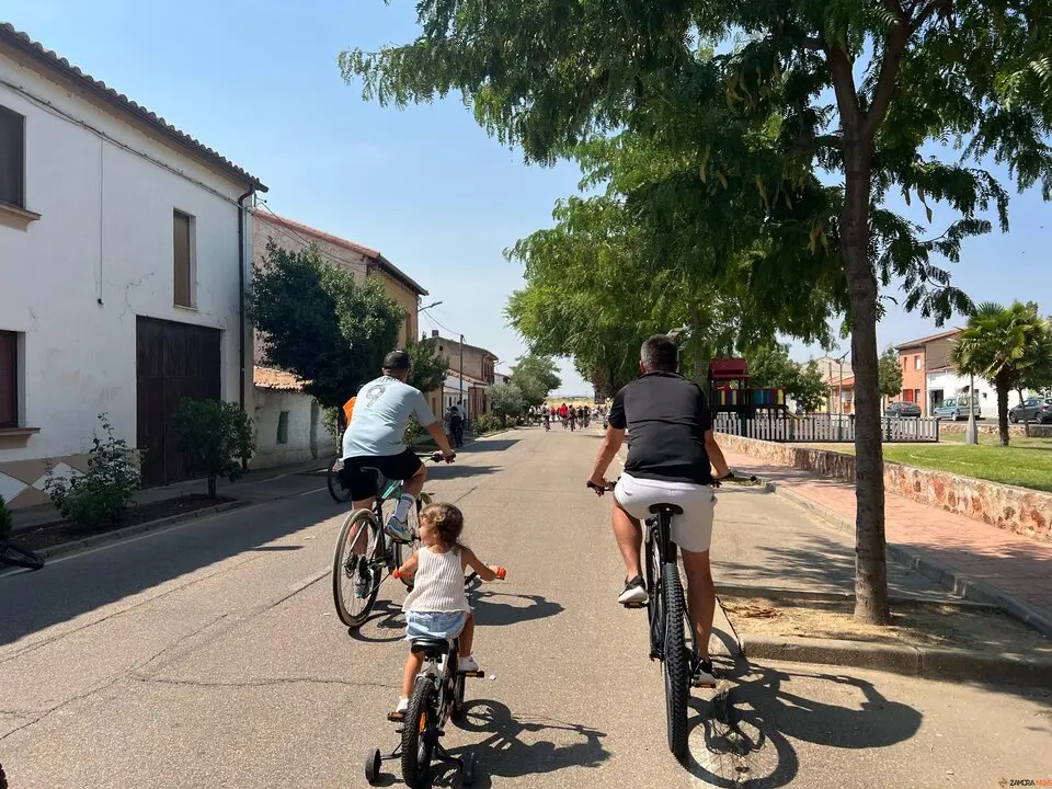 La marcha a Gallegos vuelve a marcar el verdadero inicio de las fiestas en Coreses
