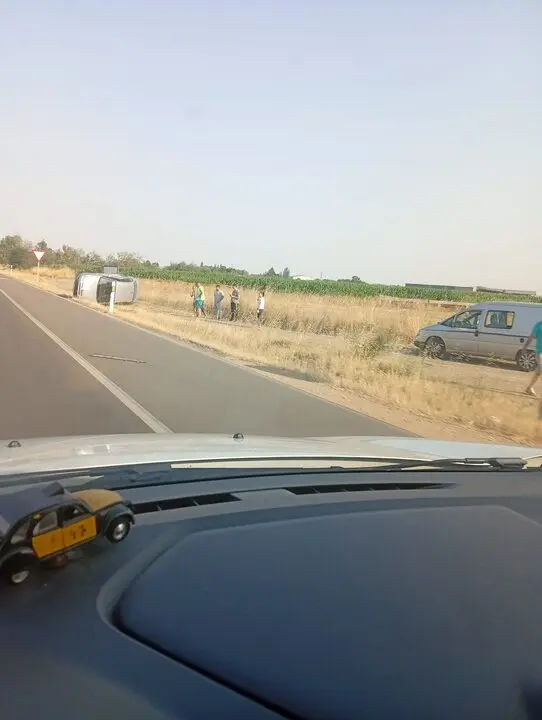 Un accidente en Zamora deja un coche volcado