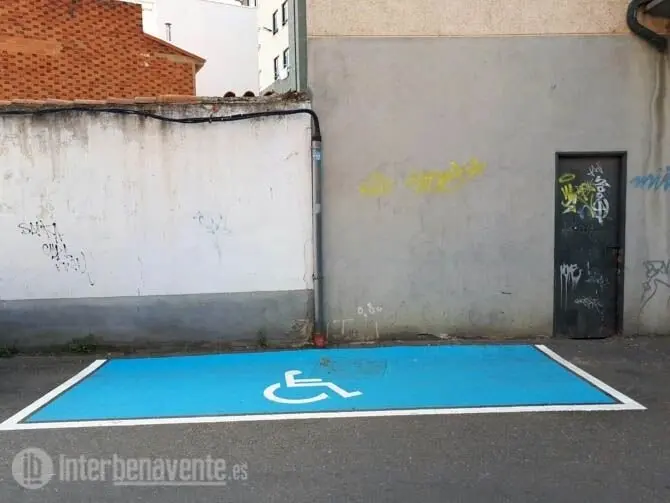 plaza de estacionamiento para minusválidos. IMAGEN INTERBENAVENTE