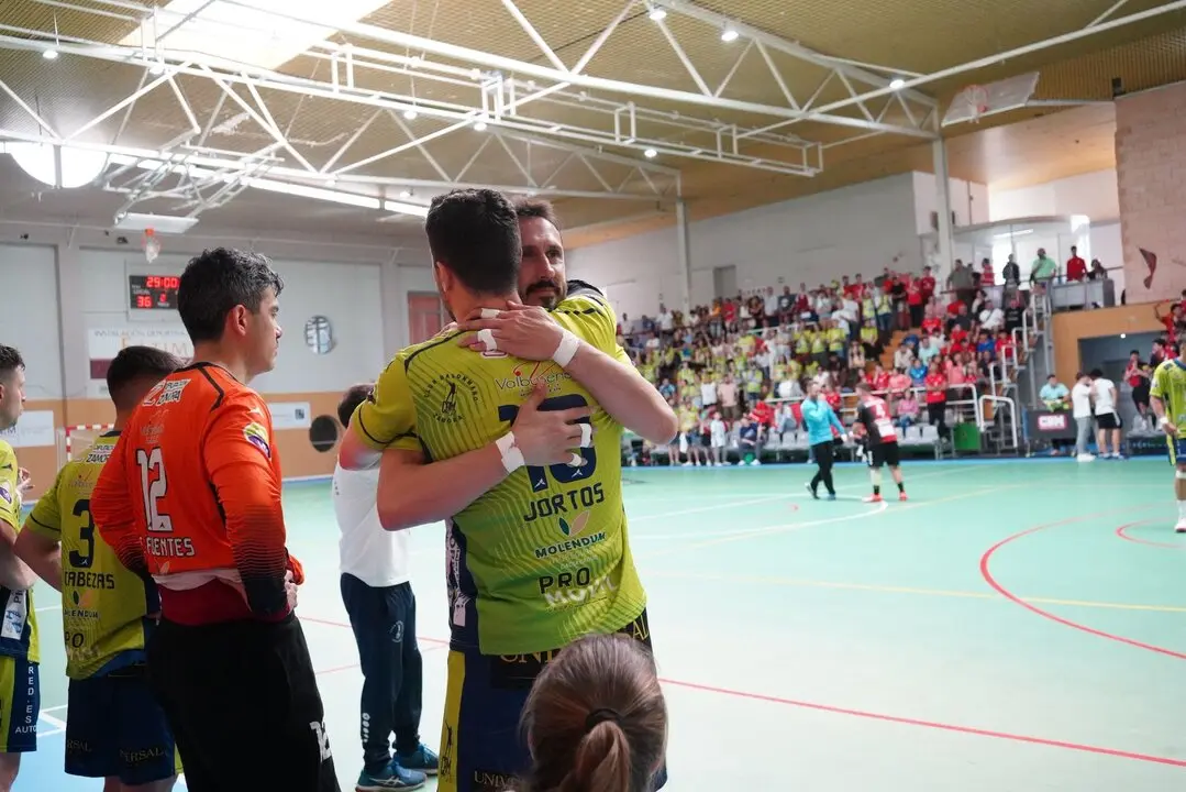 El BM Zamora asegura la continuidad de Fer y Jortos