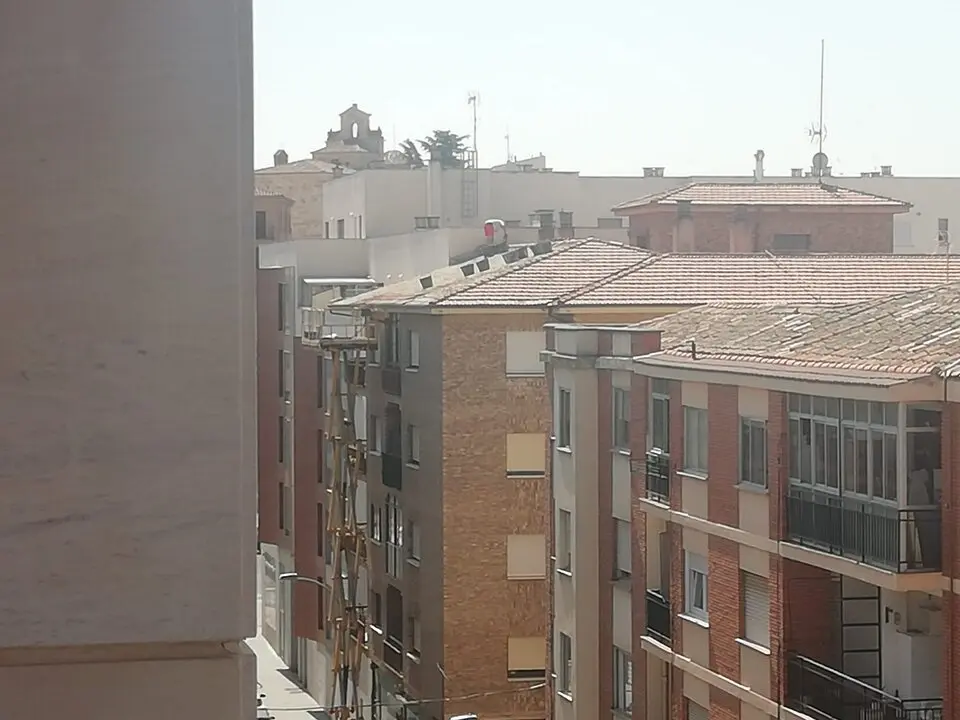 un hombre trabajando sin medidas de seguridad en Zamora