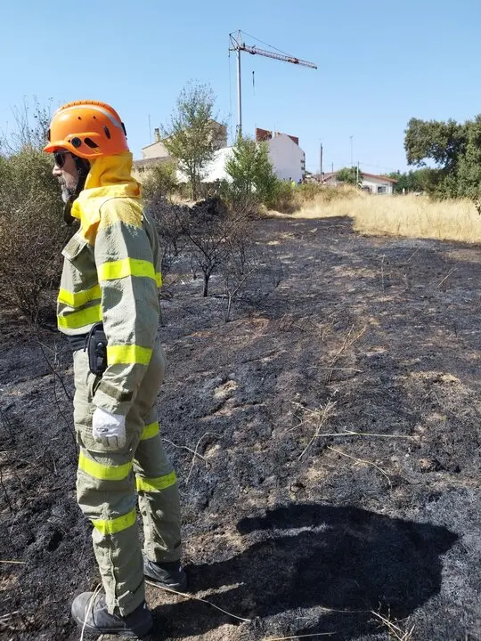 Controlado un incendio en el casco urbano de Fariza