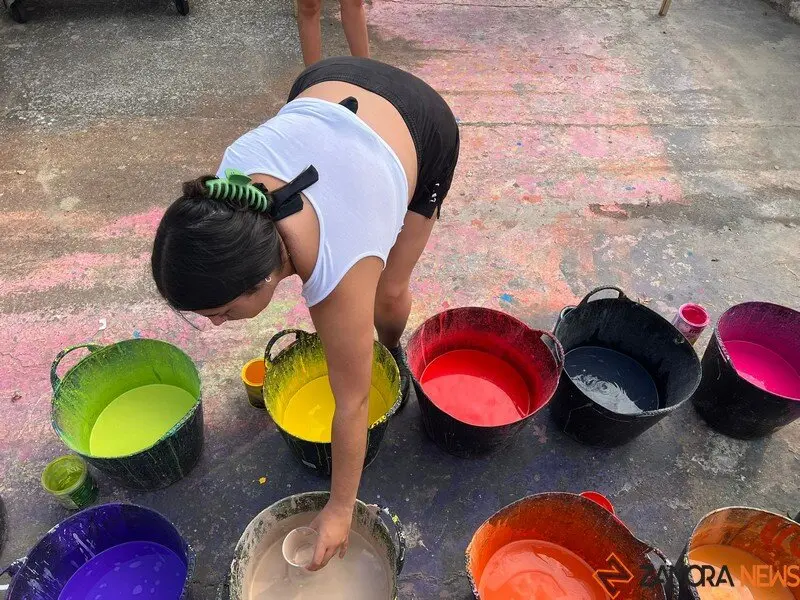 arte infantil llena de color las calles de Coreses