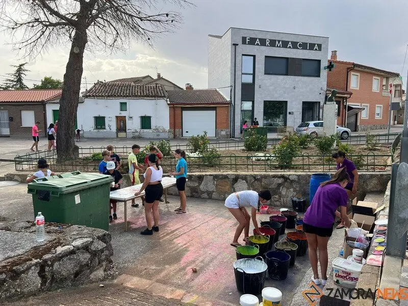 arte infantil llena de color las calles de Coreses _2