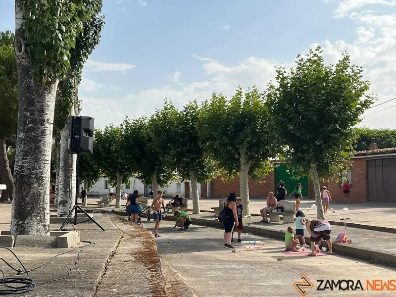 arte infantil llena de color las calles de Coreses _7