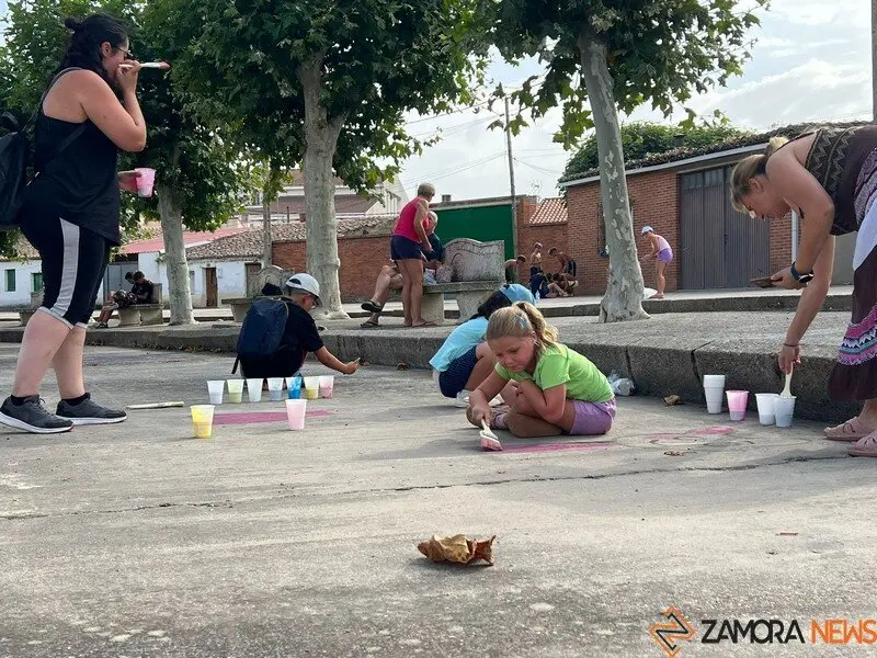 arte infantil llena de color las calles de Coreses _6