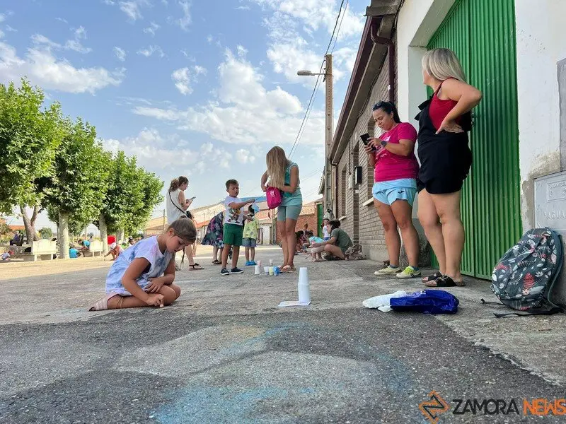 arte infantil llena de color las calles de Coreses _9