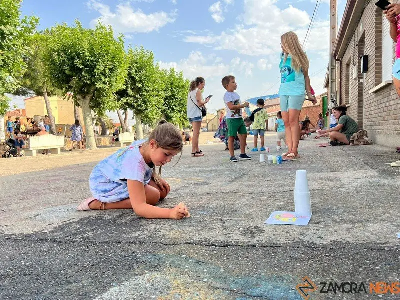 arte infantil llena de color las calles de Coreses _12
