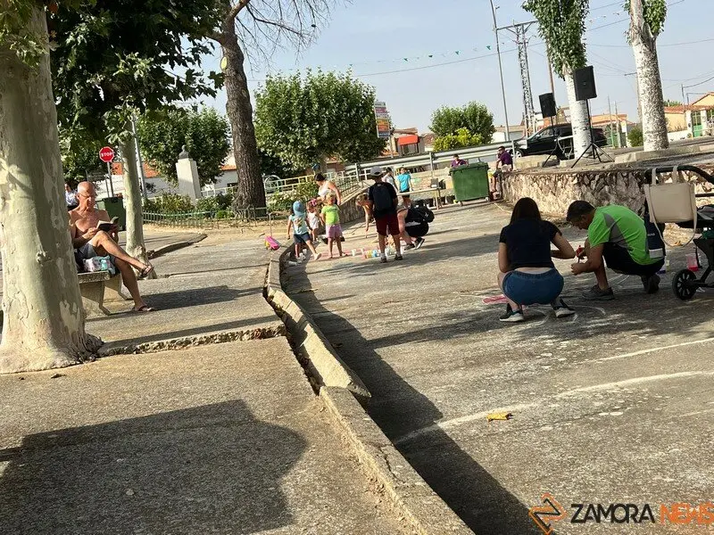 arte infantil llena de color las calles de Coreses _14