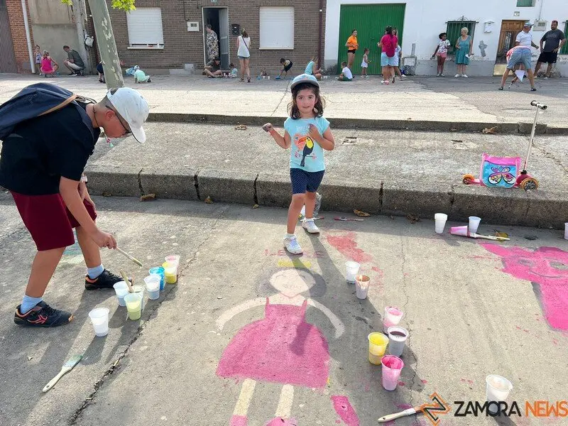 arte infantil llena de color las calles de Coreses _16