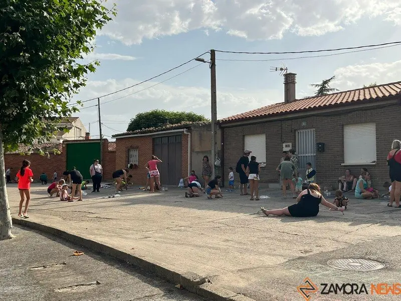 arte infantil llena de color las calles de Coreses _18