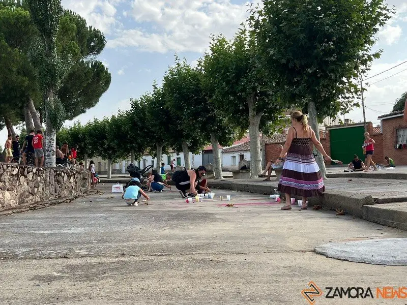 arte infantil llena de color las calles de Coreses _19