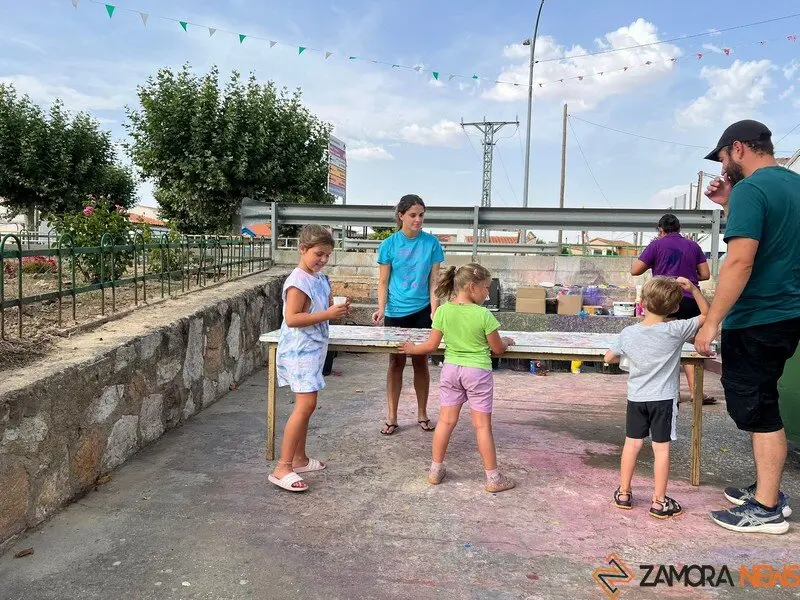 arte infantil llena de color las calles de Coreses _17