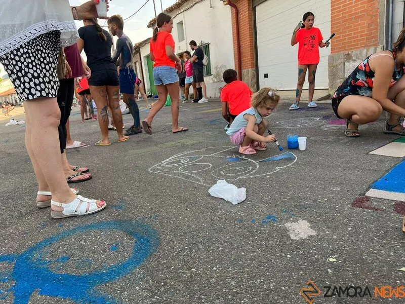 arte infantil llena de color las calles de Coreses _33