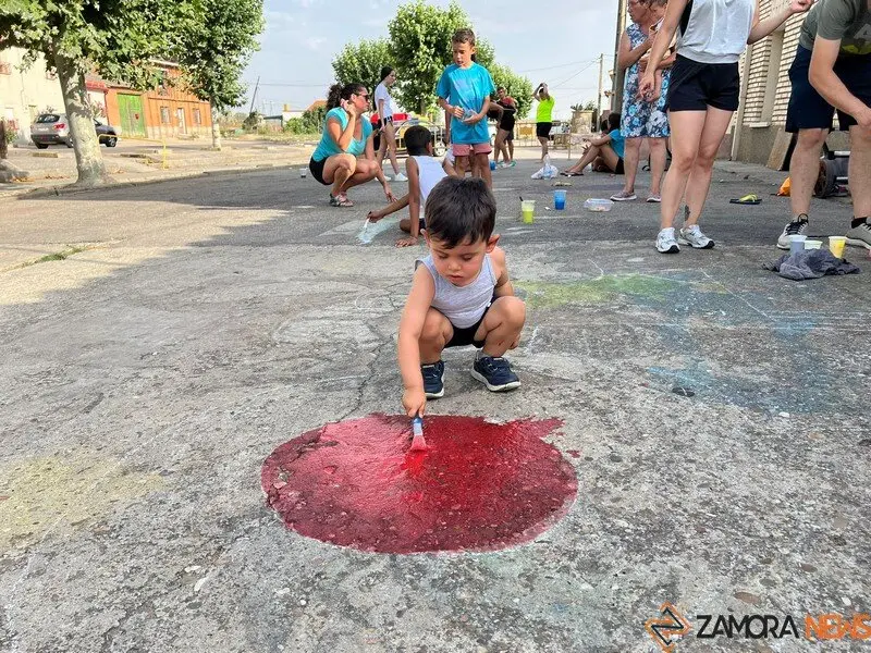 arte infantil llena de color las calles de Coreses _32