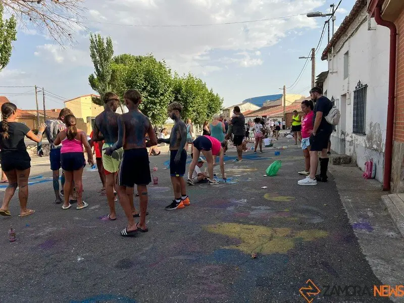 arte infantil llena de color las calles de Coreses _35