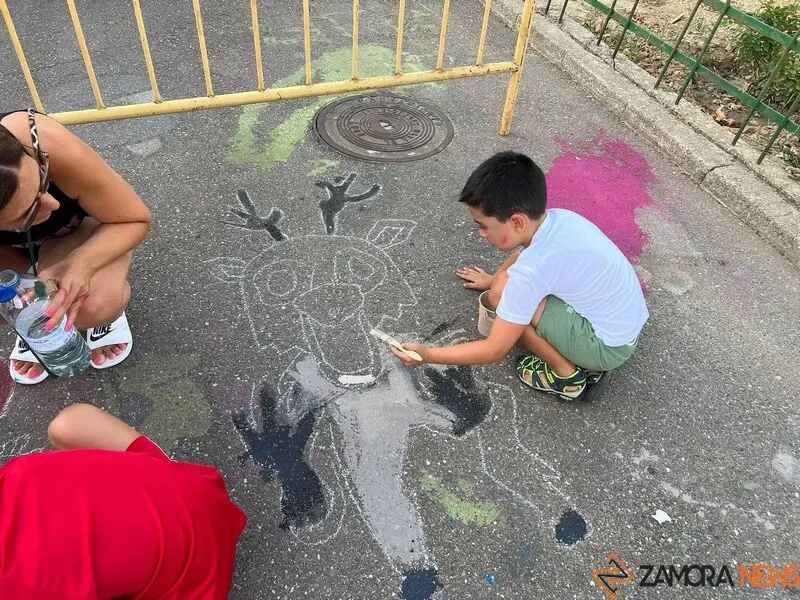 arte infantil llena de color las calles de Coreses _42