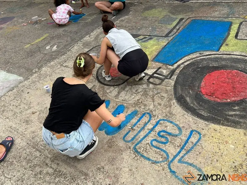 arte infantil llena de color las calles de Coreses _43