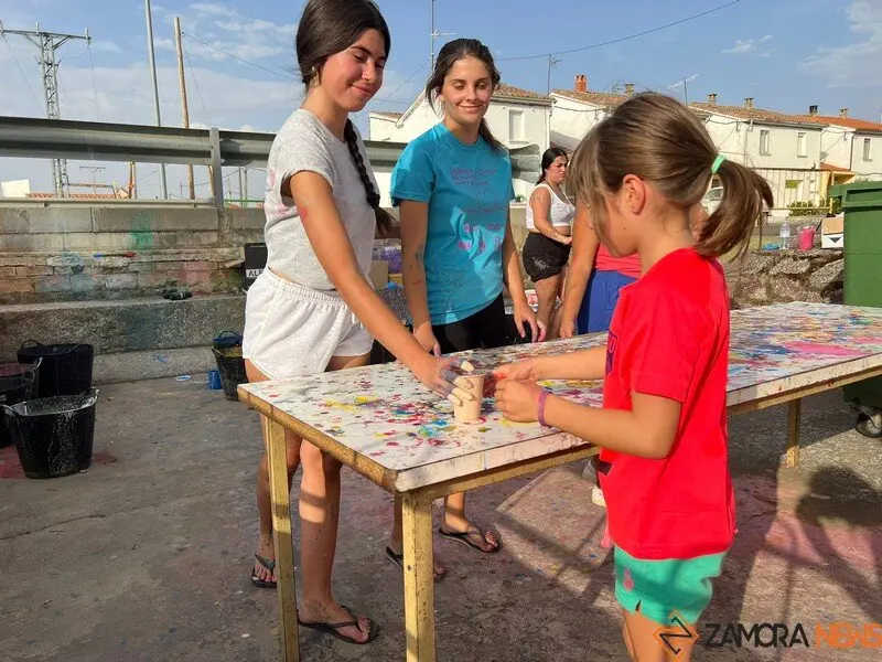 arte infantil llena de color las calles de Coreses _44