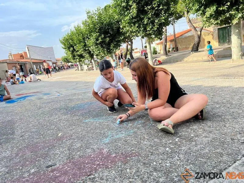 arte infantil llena de color las calles de Coreses _45
