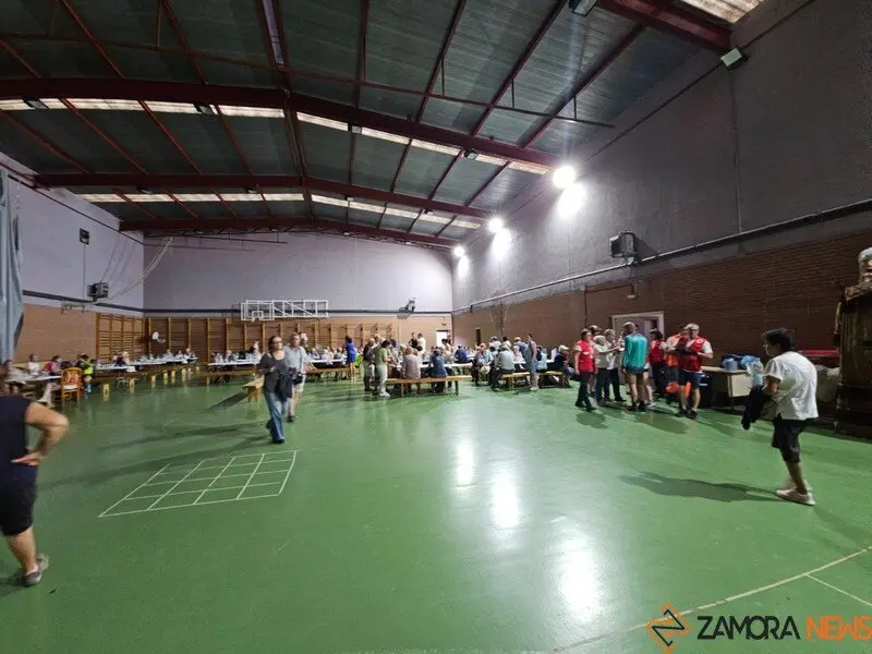 evacuados incendio de La Carballeda a Camarzana de Tera
