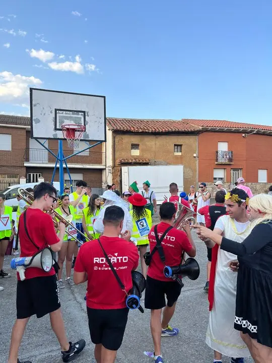 desfile de disfraces en Pozuelo de Vidriales (1)