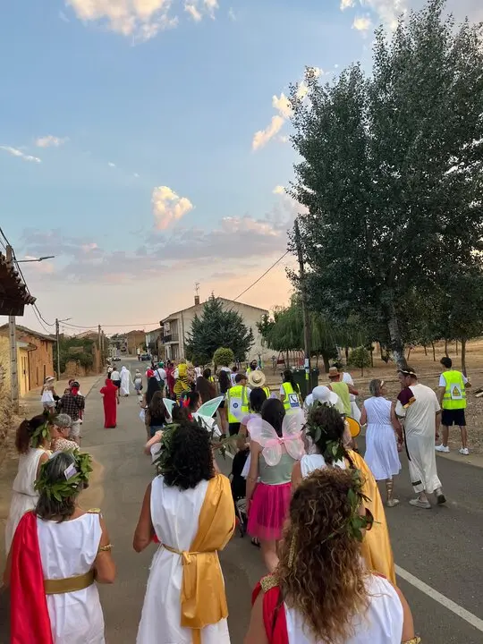 desfile de disfraces en Pozuelo de Vidriales (8)