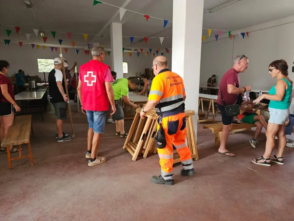 desalojados del incendio en Camarzana de Tera (3)