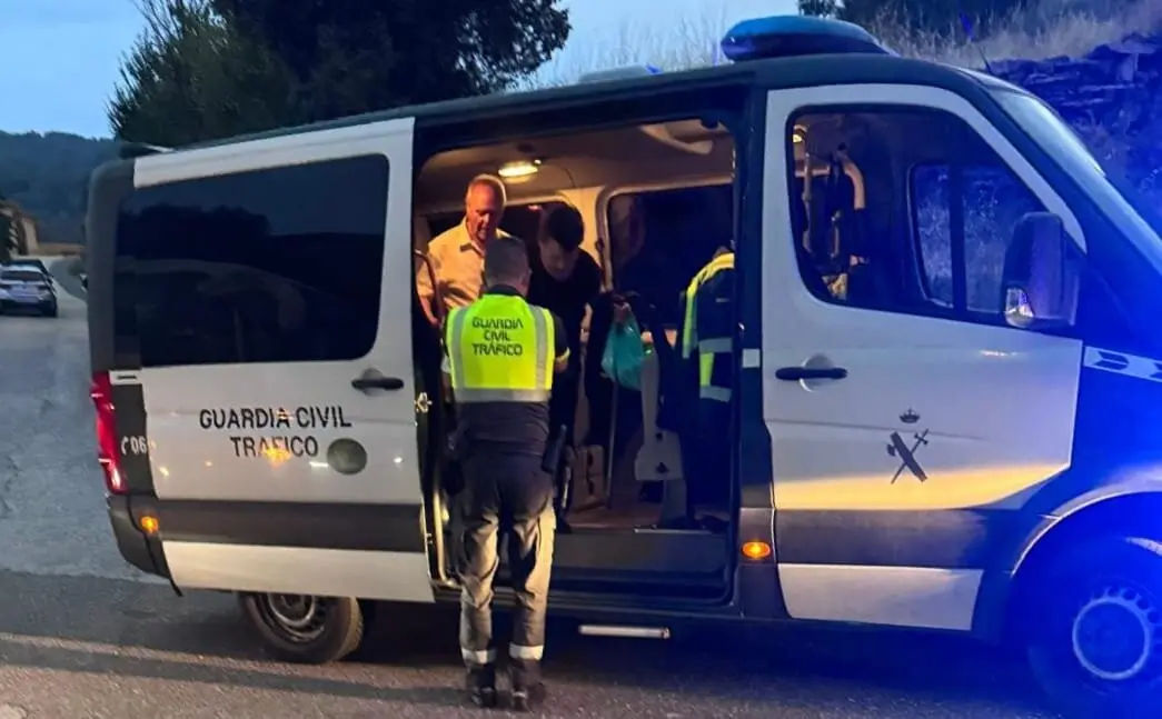 Así son trasladados los desalojados por los incendios