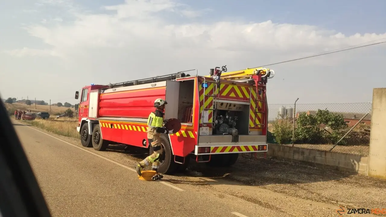 Los bomberos combaten los incendios en la provincia