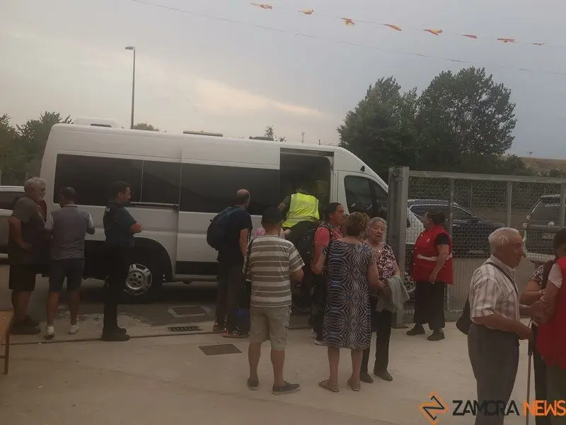 desalojados por los incendios en Camarzana de Tera _8