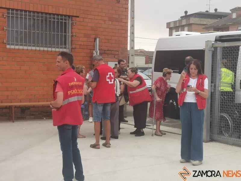 desalojados por los incendios en Camarzana de Tera _13