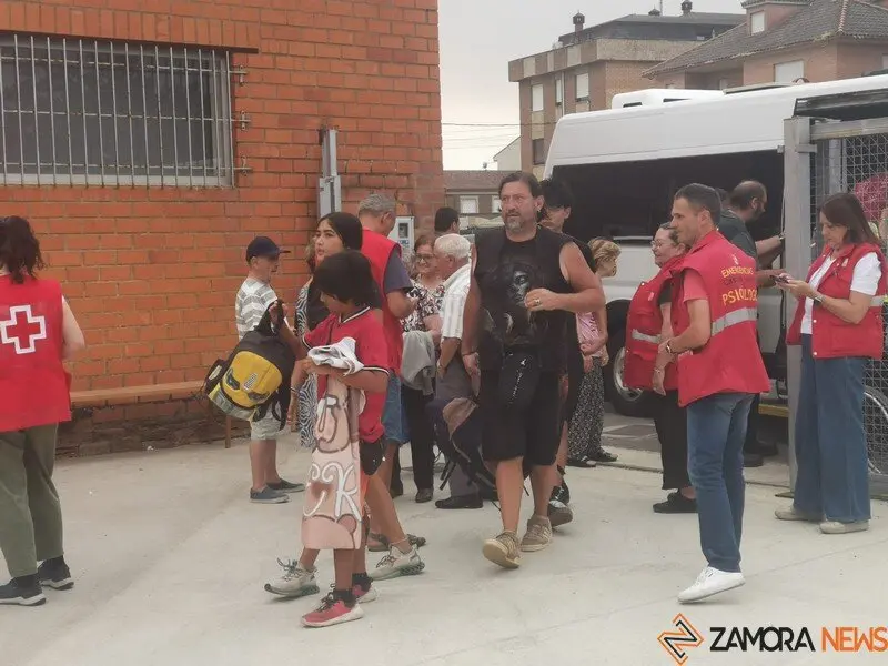 desalojados por los incendios en Camarzana de Tera _14