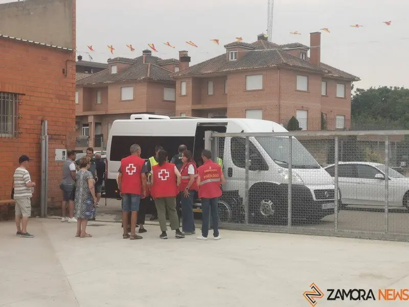 desalojados por los incendios en Camarzana de Tera _15