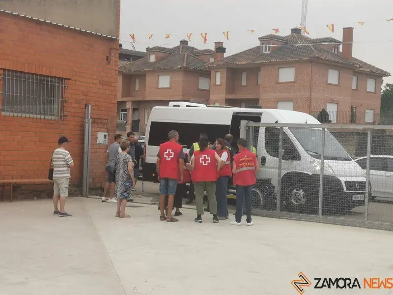 desalojados por los incendios en Camarzana de Tera _16
