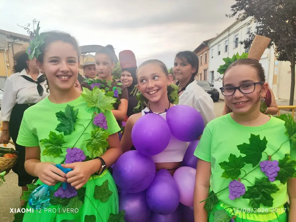 Desfile de carrozas en Quiruelas de Vidriales
