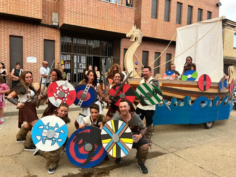 Desfile de carrozas en Quiruelas de Vidriales