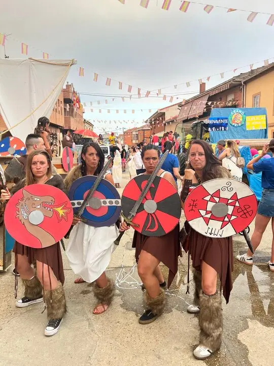 Desfile de carrozas en Quiruelas de Vidriales