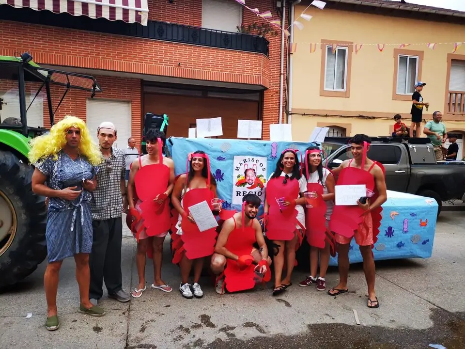 Desfile de carrozas en Quiruelas de Vidriales